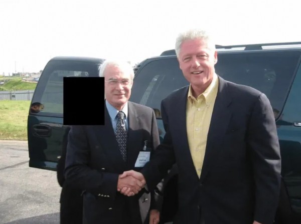 Epstein'in Paris'teki Dairesinin Görüntüleri Ortaya Çıktı! Genç Kızların Çıplak Fotoğrafları Mide Bulandırdı